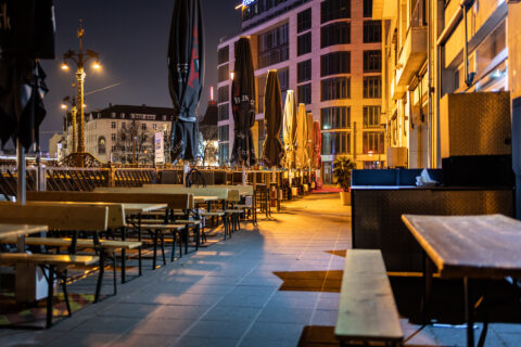 Restaurant bei Nacht in Berlin an der Friedrichstraße
