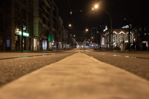Berlin Friedrichsstraße bei Nacht, Friedrichtstadtpalast, Schienen