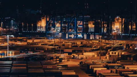 Hamburg Hafen Container Terminal in der Nacht