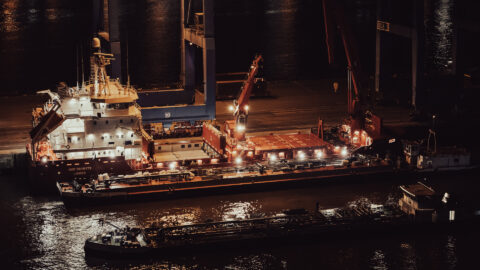 Hamburg Hafen Container Terminal in der Nacht