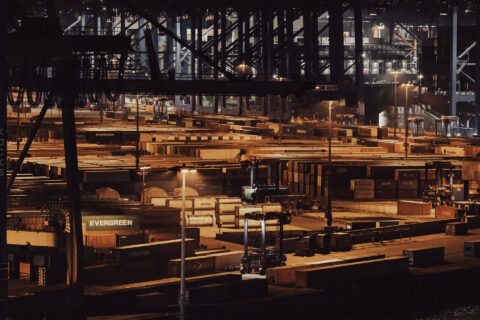 Hamburg Hafen Container Terminal in der Nacht