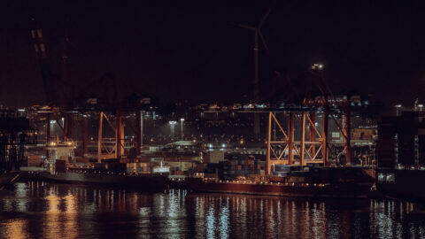 Hamburg Hafen Container Terminal in der Nacht
