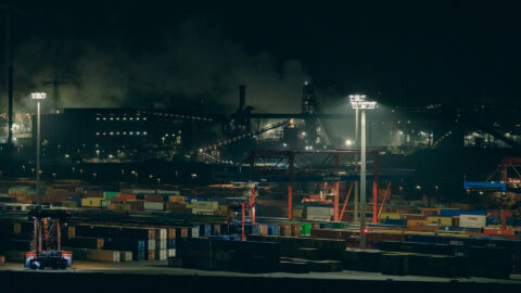 Hamburg Hafen Container Terminal in der Nacht