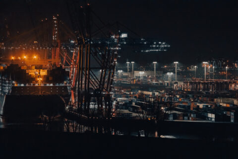 Hamburg Hafen Container Terminal in der Nacht