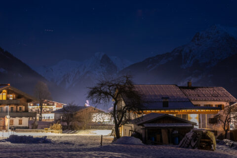 Nachtbild Panorama Bergdorf Österreich