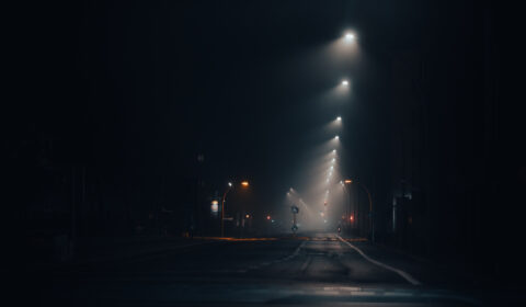 Berlin Wilhelmstraße in der Nacht bei starkem Nebel