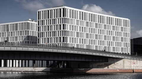 Büro Gebäude am Hauptbahnhof in Berlin - Hugo-Preuß-Brücke