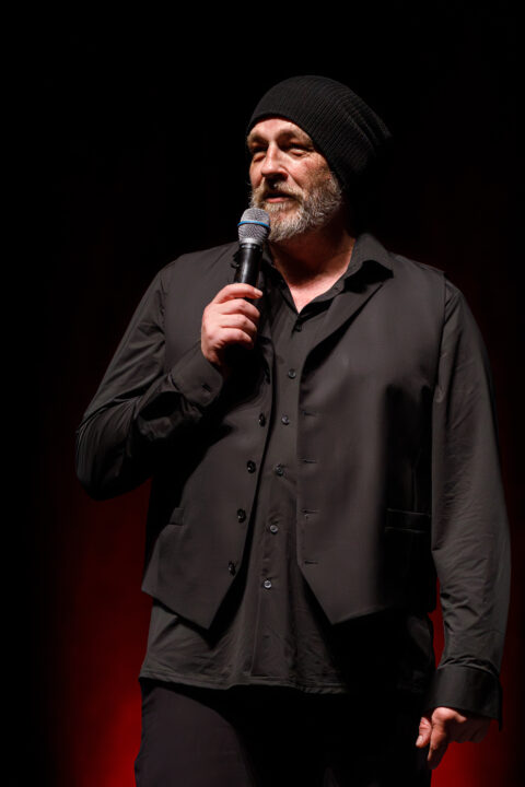 Torsten Sträter: Schnee der auf Ceran fällt - auf der Bühne im Admiralspalast Berlin 2023